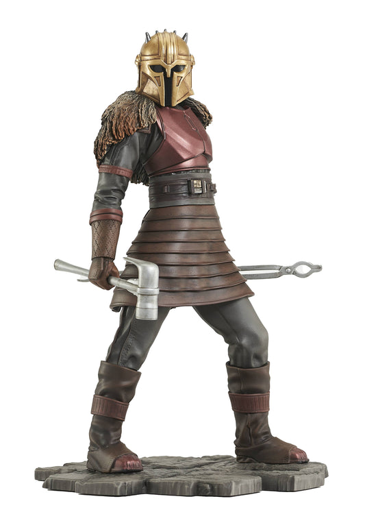 STAR WARS PREMIER COLLECTION MANDALORIAN ARMORER STATUE (C: